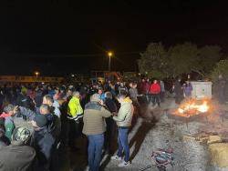 .Tallen la carrtera a Castello d'Empúries per reclamar que s'aturin les noves captacions d'aigua de l'aqüífer del Fluvià-Muga