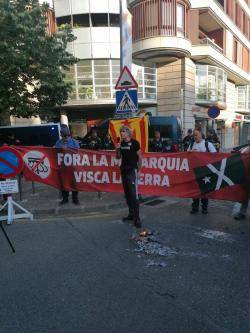 Avui  (6/6/2024) a les 19:30h la Coordinadora Antimonàrquica de les Comarques Gironines (CACG) ha realitzat una concentració davant de la seu gironina de la Fundación Princesa de Girona
