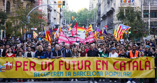 Més enllà del tarannà festiu, renaix la diada combativa per la llengua