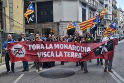 La Coordinadoria Antimonàrquica de les Comarques Gironines  ha provocat la desconvocatòria dun acte organitzat per la Fundación Princesa de Girona però no ha desconvocat la manifestació que s'ha desplaçat fins a una seu propera del BBVA (Imatge: JAMB)