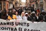 Centenars de persones es manifesten contra el racisme i els desnonaments a Mataró