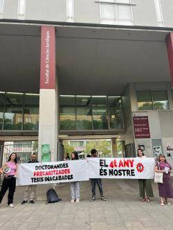 Doctorandes en Lluita de la Universitat Rovira i Virgili es concentren al Campus Catalunya