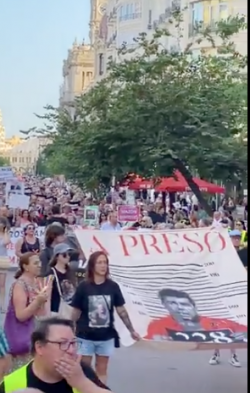 Torna el clam "Mazón Dimissió!!" pels carrers de València i ja són 8 cops