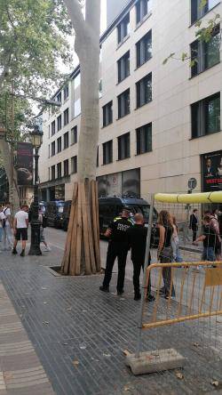 A les 16:30 els voltants del Gran Teatre del Liceu de Barcelona ja estaven blindats de policia