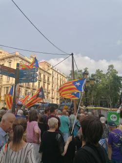 Protestes independentistes marquen el lliurament dels premis Princesa de Girona al Liceu