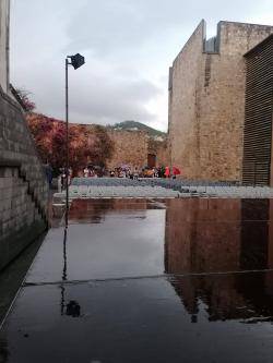 Protesta independentista contra l'actuació d'una banda militar de música al pati del Castell de Calonge.