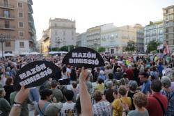 Títol de la imatgeLa desena protesta per la DANA ret homenatge a les víctimes i reclama la dimissió de Mazón