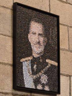 Girona penja la foto de Felip VI al ple amb un mosaic de l1-O i diverses accions de protesta a la ciutat