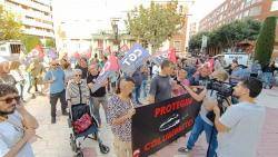 Un centenar de persones es concentren a Castelló per defensar la Reserva Marina de les Illes Columbretes