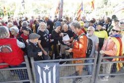 La Columna 27 d'Octubre arriba al Parlament per reivindicar la Declaració d'Independència La Columna 27 d'Octubre arriba al Parlament per reivindicar la Declaració d'Independència