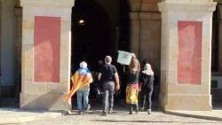 La Columna 27 d'Octubre arriba al Parlament per reivindicar la Declaració d'Independència La Columna 27 d'Octubre arriba al Parlament per reivindicar la Declaració d'Independència