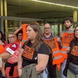 La Diana Virgós, llogatera del bloc de Riereta 37 al barri del Raval, afronta avui un judici d?expulsió de casa seva perquè l?empresa no ha volgut renovar contracte a preu regulat