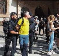 Albert Forcades detingut pels mossos durant la protesta antimonàrquica a Montserrat  del passat 23 de juny del 2025