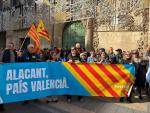 Centenars de persones es manifesten pels carrers d'Alacant en defensa de la llengua i contra les agressions lingüístiques