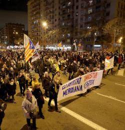 Meridiana Resisteix arriba als 2.000 dies de lluita al carrer per la independ&egrave;ncia