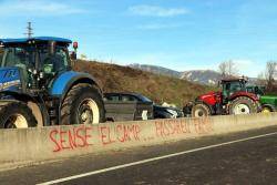 Es mant&eacute; el tall a la C-16, l�AP-7 i al Coll d'Ares a l�espera que Illa ratifiqui els compromisos.