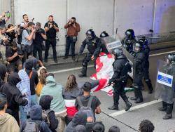 Un jutjat de Barcelona rebutja investigar l?&uacute;s de gas pebre contra manifestants pac&iacute;fics