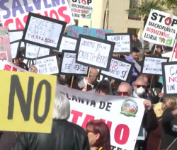 Protesta ve&iuml;nal a Ll&iacute;ria contra l?inici de les obres d?una planta de biomet&agrave;