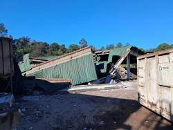 Una setmana m&eacute;s tard de l'accident encara no s'han reparat tots els desperfectes al Parc Mediambiental de la Selva.