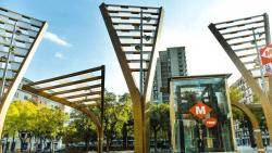 La pla&ccedil;a Virrei Amat de Barcelona abans de recuperar el nom de Salvat-Papasseit