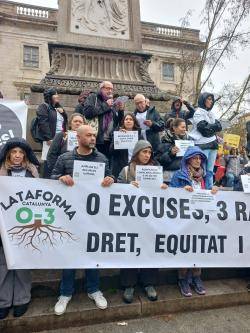 Unes 2.000 persones es manifesten a Barcelona contra la precarietat a les escoles bressol