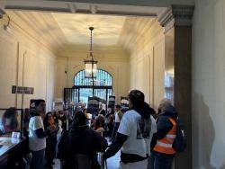 Ocupaci&oacute; de la seu d'un fons d'inversi&oacute; per aturar un desnonament a Barcelo