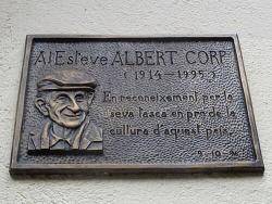 Placa a Esteve Albert i Corp, a la placeta de Sant Esteve d'Andorra la Vella