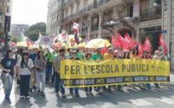 Convocada una assemblea per tancar la vaga indefinida a l'ensenyament mentre creix el suport social
