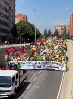 La vaga de docents esclata al Vall&egrave;s i el Maresme amb talls de carreteres, ocupacions i una multitudin&agrave;ria protesta a Sabadell