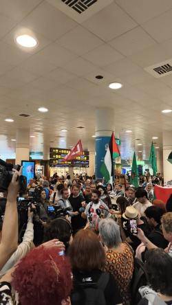 Diverses mostres de suport celebren el retorn de Sa&iuml;f i denuncien la repressi&oacute; contra la solidaritat amb Palestina