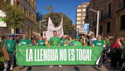 "La llengua no es toca"