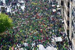 Milers de persones tornen a omplir els carrers de Val&egrave;ncia en defensa de l�escola p&uacute;blica