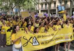 Milers de docents es manifesten a Barcelona i mantenen la pressi&oacute; sobre Educaci&oacute;