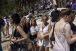 Entitats ve&iuml;nals denuncien la saturaci&oacute; tur&iacute;stica als barris de l'entorn del Park G&uuml;ell