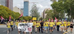 Milers de docents es manifesten a Barcelona i mantenen la pressi&oacute; sobre Educaci&oacute;