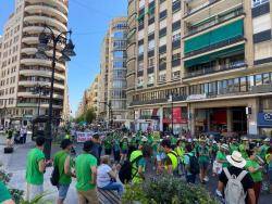 Carmen Ort&iacute; rebutja dimitir i convoca una nova reuni&oacute; amb els sindicats mentre els docents continuen les mobilitzacions