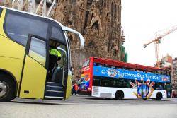 Les entitats ve&iuml;nals de la Sagrada Fam&iacute;lia denuncien el col&middot;lapse tur&iacute;stic del barri i reclamen mesures urgents