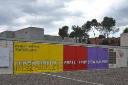 Estudiants de la UAB repinten el Mural Hist&ograve;ric del SEPC despr&eacute;s d'un nou acte vand&agrave;lic