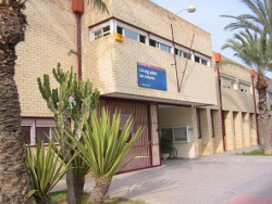 Les fam&iacute;lies d'un centre d'Elx denuncien que la Conselleria els impedeix votar la llengua base i mantenir l'ensenyament en valenci&agrave;