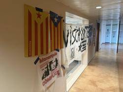 Accions de protesta contra CaixaBank  (patrons de la Fundaci&oacute;n Princesa de Girona) i la mateixa seu de la FPdGi una setmana abans dels actes Borb&ograve;nics a Catalunya
