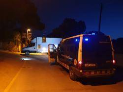 Membres de la CACGI tallen l'acc&eacute;s a les ru&iuml;nes d'Emp&ugrave;ries on s'ha de reunir avui els Borbons