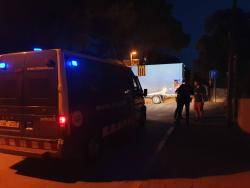 Membres de la CACGI tallen l'acc&eacute;s a les ru&iuml;nes d'Emp&ugrave;ries on s'ha de reunir avui els Borbons