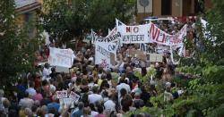 Un miler de persones es mobilitzen a Aiora contra la planta de residus industrials projectada a Zarra