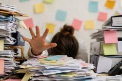 La Intersindical denuncia el &laquo;caos administratiu&raquo; d'Educaci&oacute; en els processos del personal d'atenci&oacute; educativa