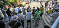 El sector concentrat davant l'Institut Catal&agrave; de la Vinya i el Vi, a Vilafranca del Pened&egrave;s, per lliurar la carta de suport a les mesures proposades pel sindicat