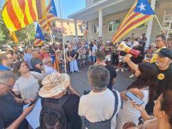 Una concentraci&oacute; a la Jonquera denuncia la catalanof&ograve;bia patida per Isaac Padr&oacute;s