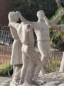 Tornen a destrossar el monument a la Sardana de Montju&iuml;c, un s&iacute;mbol de la cultura catalana