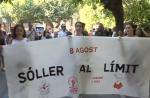 Milers de persones surten al carrer sota el lema &laquo;S&oacute;ller, al l&iacute;mit&raquo; contra la turistificaci&oacute;