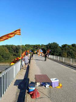 Pancates al conegut popularment com a "pont dels mariques", dins el terme municipal d'Aiguaviva.