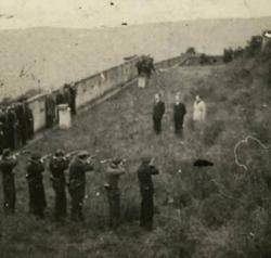 Escamot d'afusellament dels militars franquistes Feliciano Montero y Dalmases, Joaqu&iacute;n Ruiz de Porras i Jos&eacute; Borb&oacute;n y Rich al castell de Sant Juli&agrave; de Ramis. 13 d'octubre de 1936.